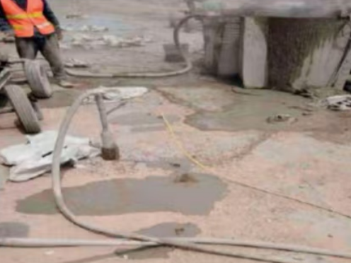 汕尾水泥混凝土路面板底注浆技术 路面脱空注浆整治方案